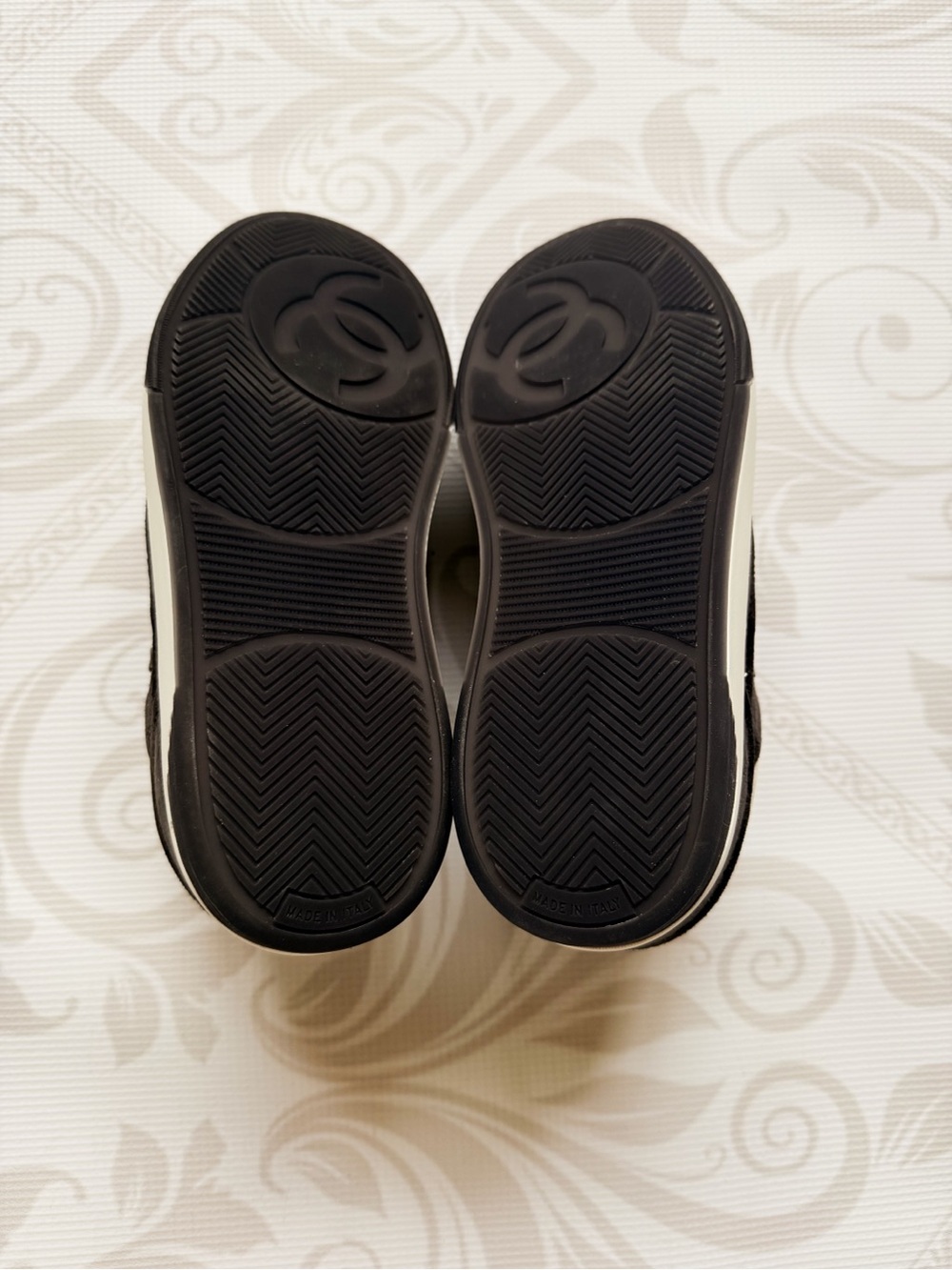 CHANEL Black and Cream Low-Top Men’s Sneakers - Picture 7 of 10